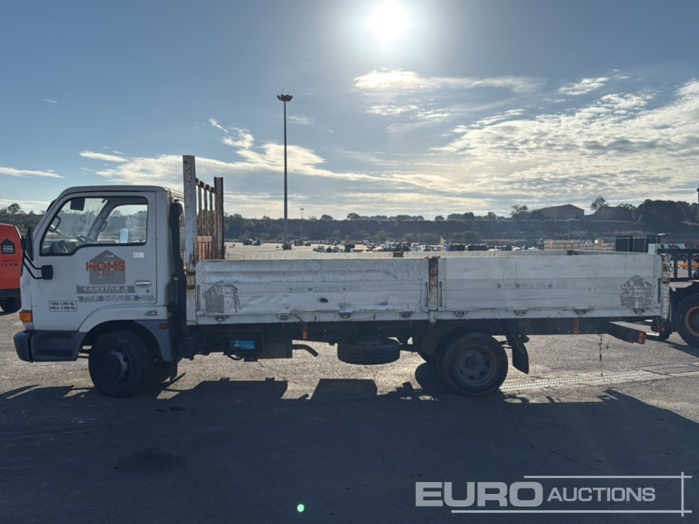 1999 Nissan Cabstar - Valníkový/ Plošinový nákladný automobil: obrázok 2 1999 Nissan Cabstar - Valníkový/ Plošinový nákladný automobil: obrázok 2