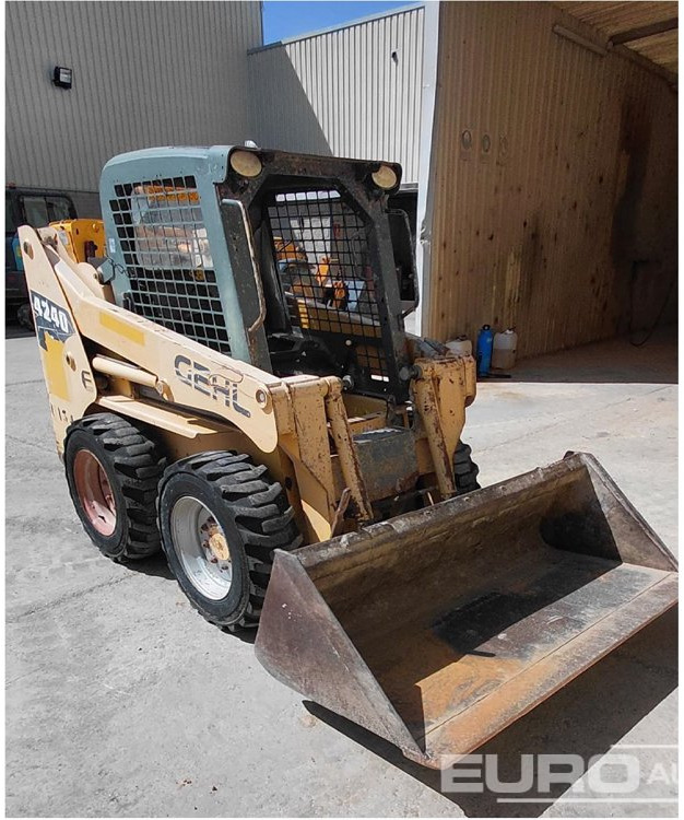 2006 Gehl SL4240-3 - Šmykom riadený nakladač: obrázok 1 2006 Gehl SL4240-3 - Šmykom riadený nakladač: obrázok 1