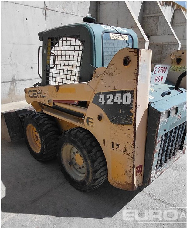 2006 Gehl SL4240-3 - Šmykom riadený nakladač: obrázok 2 2006 Gehl SL4240-3 - Šmykom riadený nakladač: obrázok 2