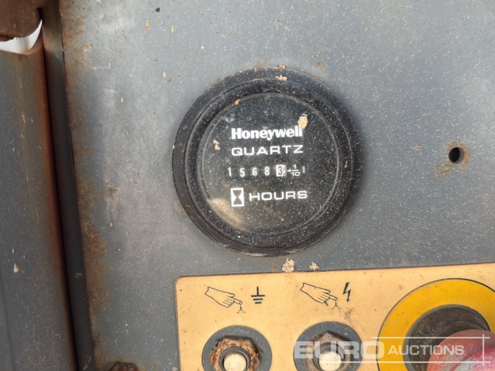 Samohybná plošiny 2015 SkyJack SJ6832RT: obrázok 25