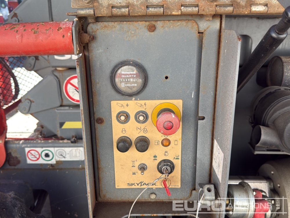 Samohybná plošiny 2015 SkyJack SJ6832RT: obrázok 24