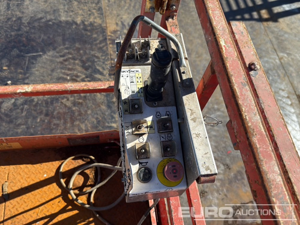 Samohybná plošiny 2015 SkyJack SJ6832RT: obrázok 21