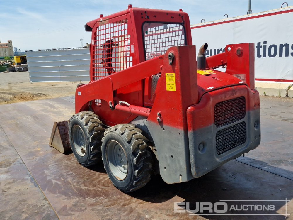 Komatsu SK-714 - Šmykom riadený nakladač: obrázok 3 Komatsu SK-714 - Šmykom riadený nakladač: obrázok 3