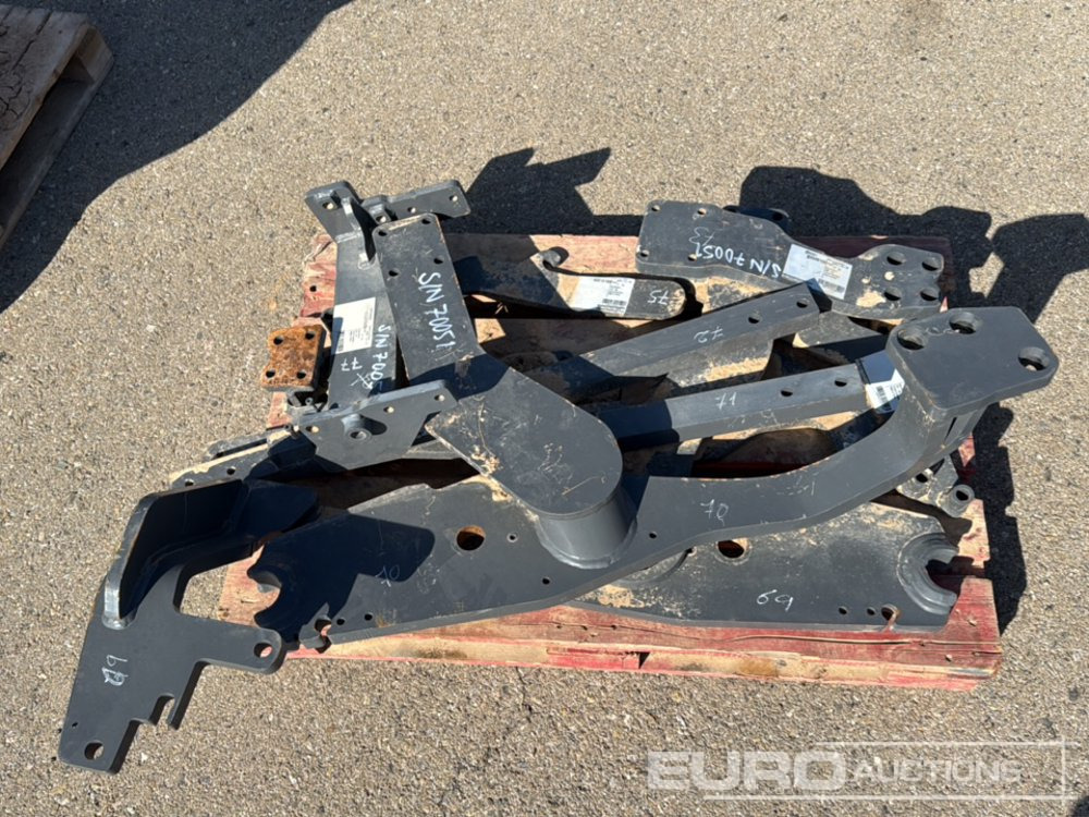 Pallet of Various Loaders Brackets to Suit Fendt - Náhradný diel pre Poľnohospodárske stroje: obrázok 5 Pallet of Various Loaders Brackets to Suit Fendt - Náhradný diel pre Poľnohospodárske stroje: obrázok 5