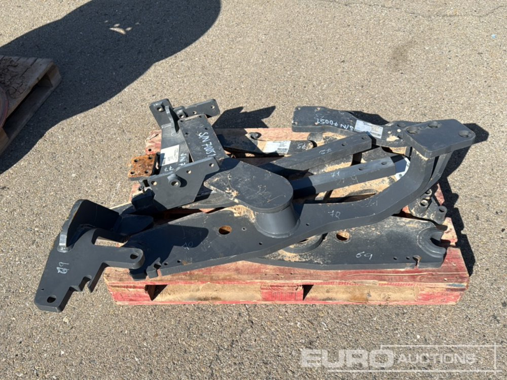 Pallet of Various Loaders Brackets to Suit Fendt - Náhradný diel pre Poľnohospodárske stroje: obrázok 4 Pallet of Various Loaders Brackets to Suit Fendt - Náhradný diel pre Poľnohospodárske stroje: obrázok 4