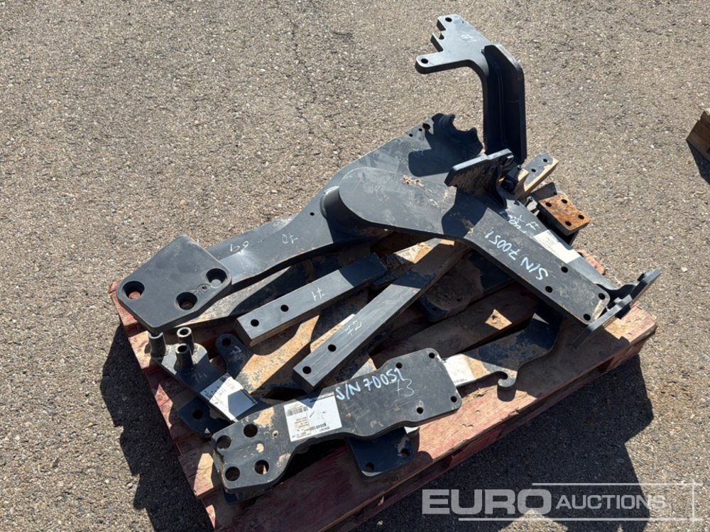 Pallet of Various Loaders Brackets to Suit Fendt - Náhradný diel pre Poľnohospodárske stroje: obrázok 2 Pallet of Various Loaders Brackets to Suit Fendt - Náhradný diel pre Poľnohospodárske stroje: obrázok 2