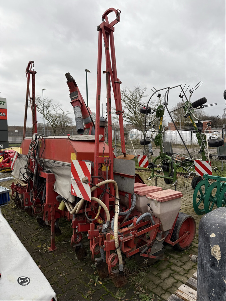 Becker Aeromat T 8-Reihig - Univerzálny sejací stroj: obrázok 1 Becker Aeromat T 8-Reihig - Univerzálny sejací stroj: obrázok 1