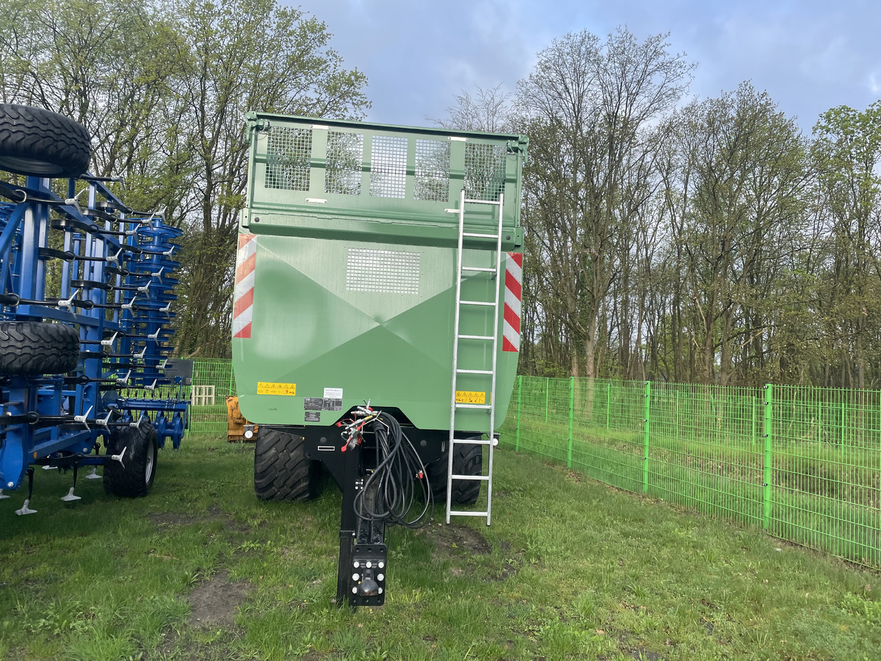 Brantner TA 24073/2 POWER-TUBE - Poľnohospodársky sklápěcí príves: obrázok 2 Brantner TA 24073/2 POWER-TUBE - Poľnohospodársky sklápěcí príves: obrázok 2