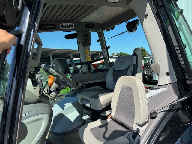 Deutz-Fahr Agrotron 6215 TTV Warrior-RTK - Traktor: obrázok 2 Deutz-Fahr Agrotron 6215 TTV Warrior-RTK - Traktor: obrázok 2