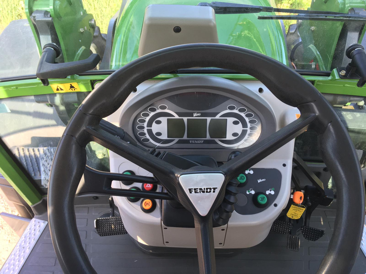Fendt 211 Vario - Traktor: obrázok 2 Fendt 211 Vario - Traktor: obrázok 2