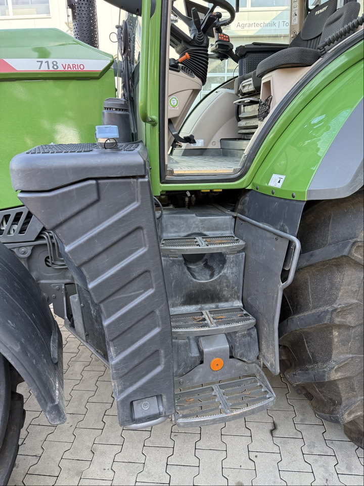 Fendt 718 Vario Gen6 PowerPlus - Traktor: obrázok 2 Fendt 718 Vario Gen6 PowerPlus - Traktor: obrázok 2