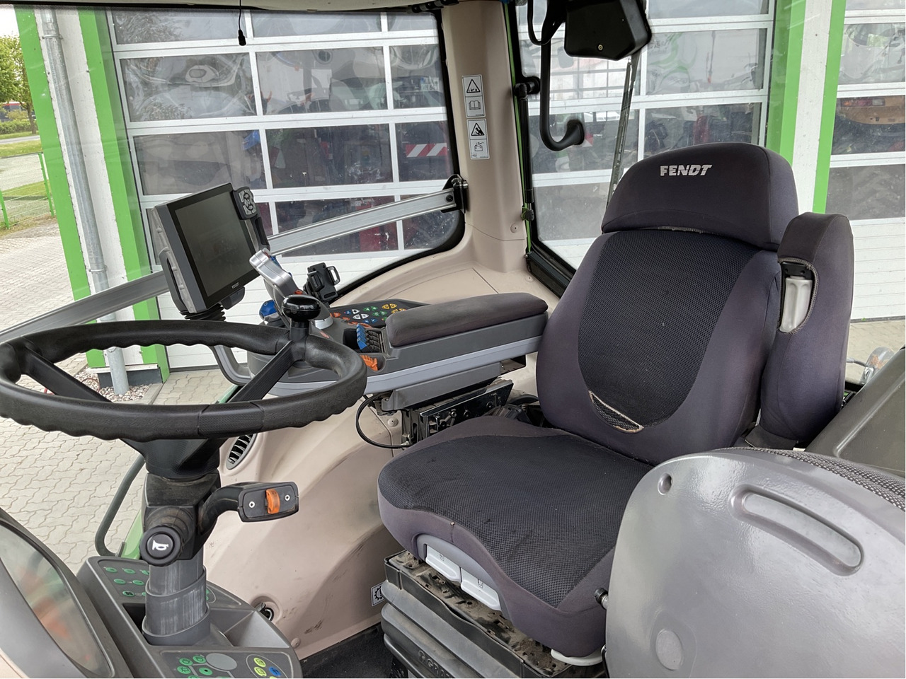 Fendt 826 Vario S4 - Traktor: obrázok 2 Fendt 826 Vario S4 - Traktor: obrázok 2