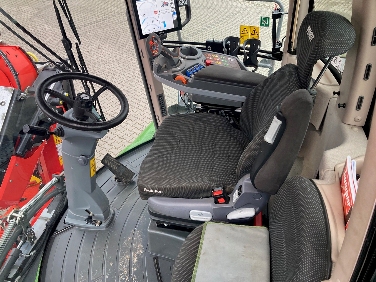 Fendt Katana 650 Gen3 - 28 Messer - Kombajn: obrázok 4 Fendt Katana 650 Gen3 - 28 Messer - Kombajn: obrázok 4