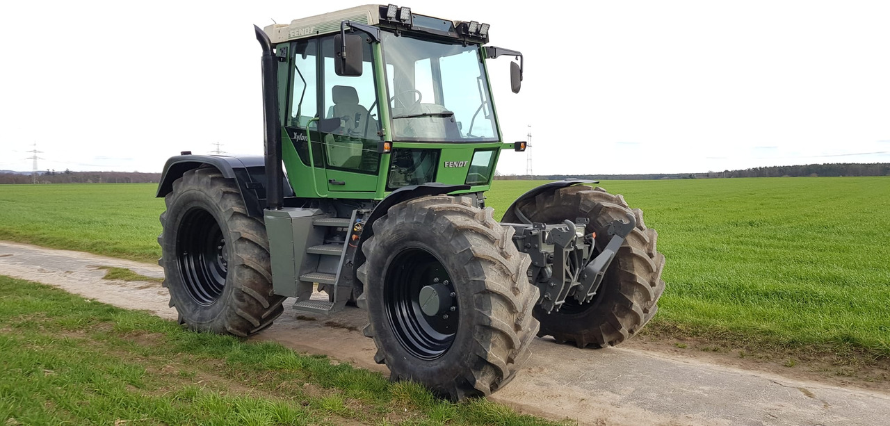 Fendt Xylon 520 - Traktor: obrázok 1 Fendt Xylon 520 - Traktor: obrázok 1