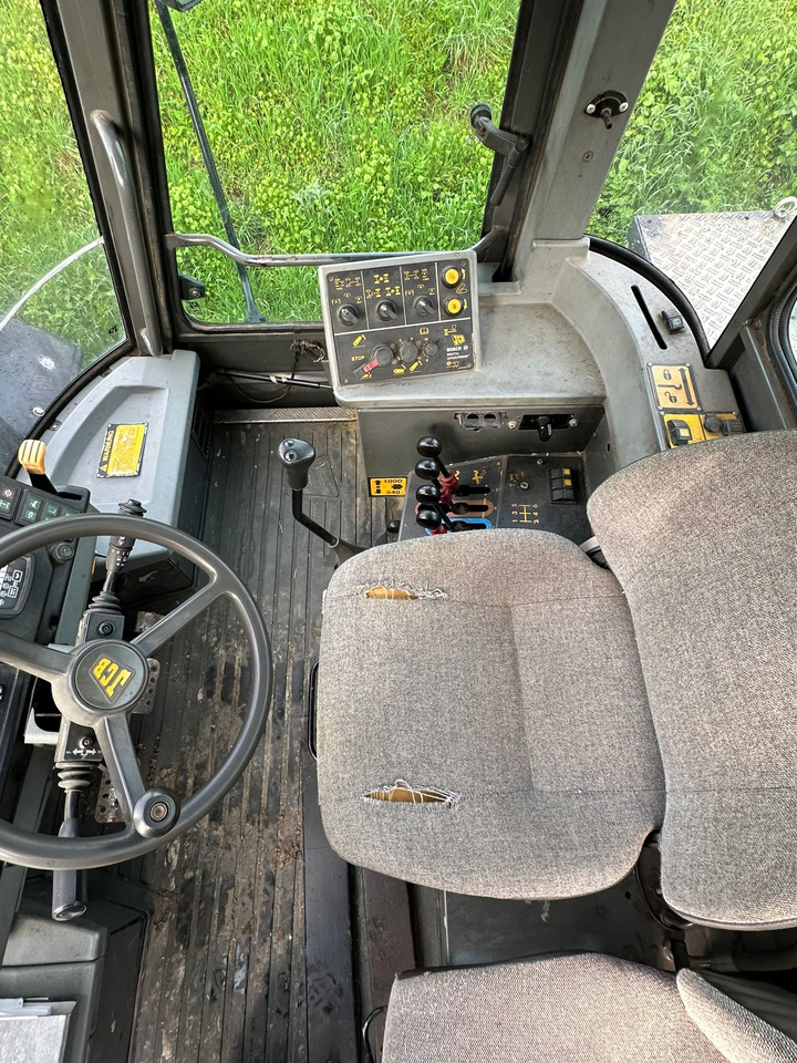 JCB Fastrac - Traktor: obrázok 3 JCB Fastrac - Traktor: obrázok 3
