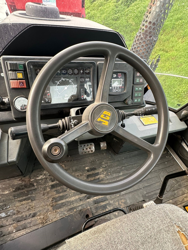 JCB Fastrac - Traktor: obrázok 2 JCB Fastrac - Traktor: obrázok 2