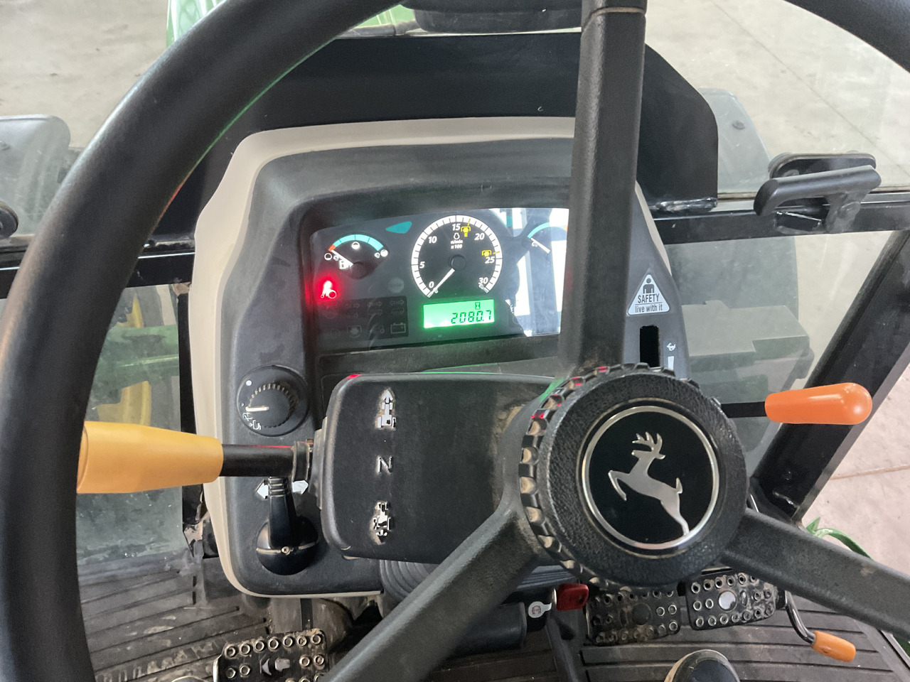 John Deere 5055 E - Traktor: obrázok 2 John Deere 5055 E - Traktor: obrázok 2