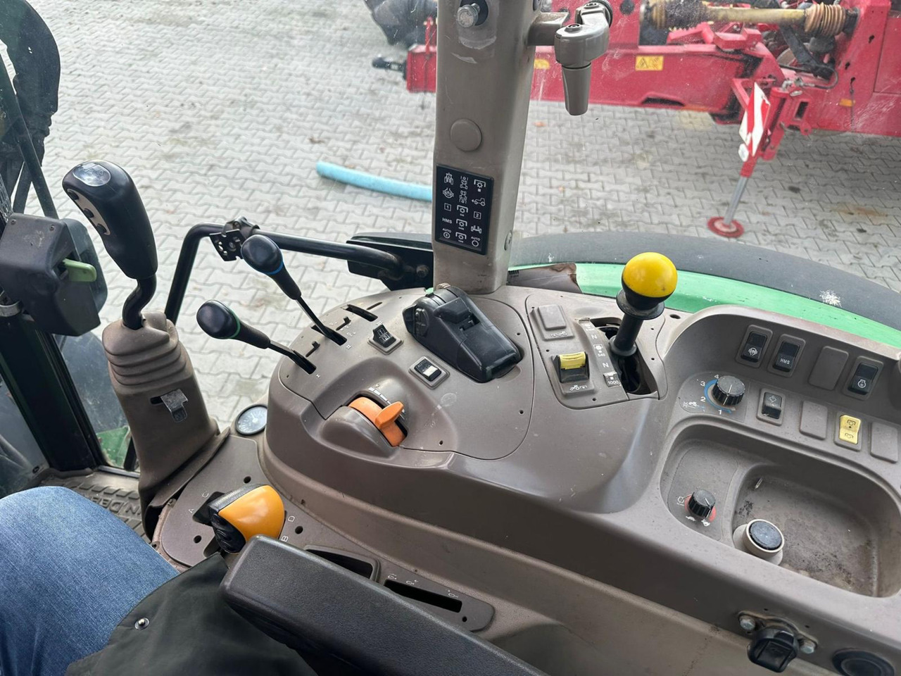 John Deere 5100 R - Traktor: obrázok 3 John Deere 5100 R - Traktor: obrázok 3
