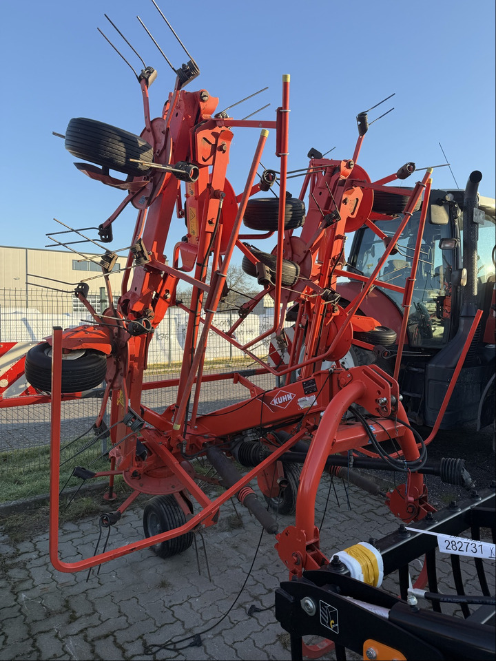 Kuhn Heuwender GF 8702 - Obracač sena: obrázok 1 Kuhn Heuwender GF 8702 - Obracač sena: obrázok 1