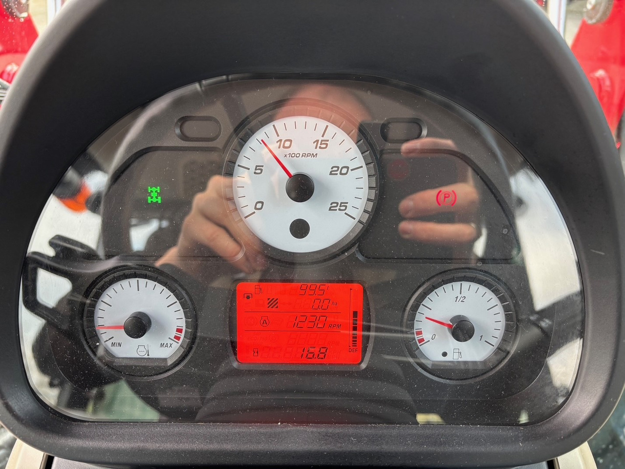 Massey Ferguson 4708 M Cab - Traktor: obrázok 2 Massey Ferguson 4708 M Cab - Traktor: obrázok 2