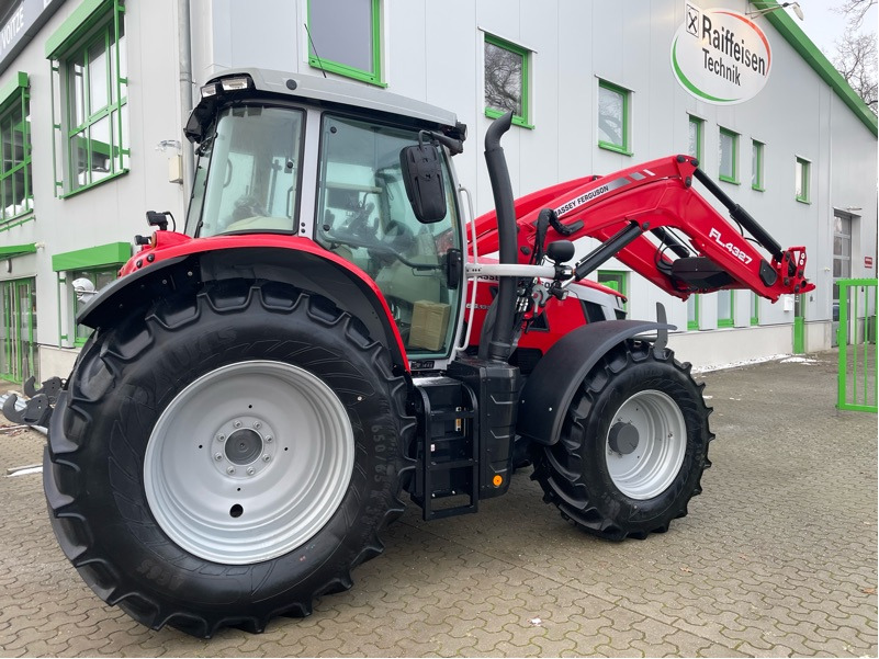 Massey Ferguson 6S.135 Dyna-VT EFFICIENT - Traktor: obrázok 1 Massey Ferguson 6S.135 Dyna-VT EFFICIENT - Traktor: obrázok 1
