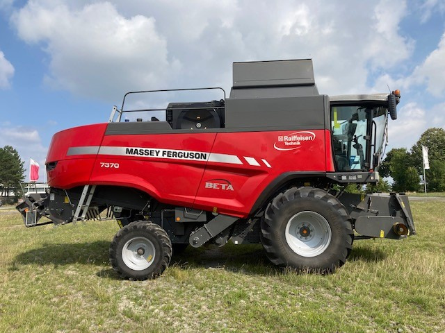 Massey Ferguson 7370 Beta - Obilný kombajn: obrázok 1 Massey Ferguson 7370 Beta - Obilný kombajn: obrázok 1