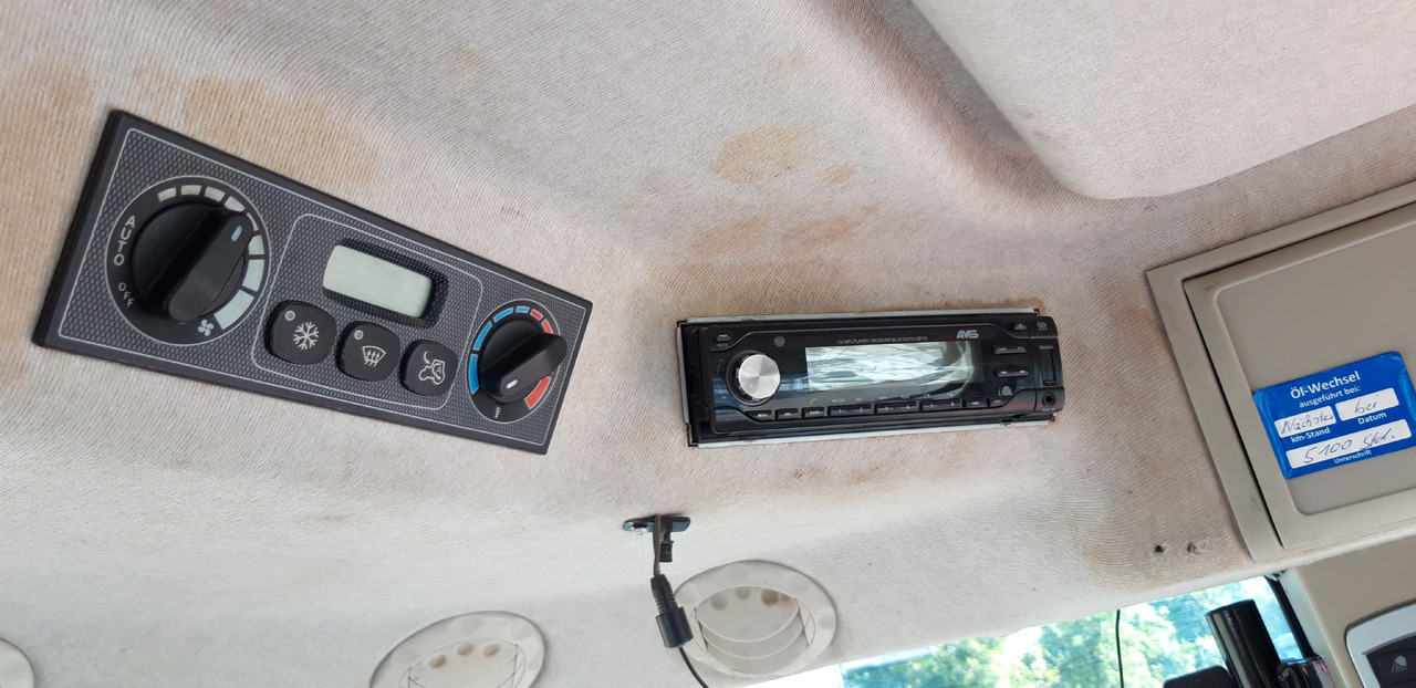 Massey Ferguson 7726 Dyna-6 Efficient - Traktor: obrázok 2 Massey Ferguson 7726 Dyna-6 Efficient - Traktor: obrázok 2