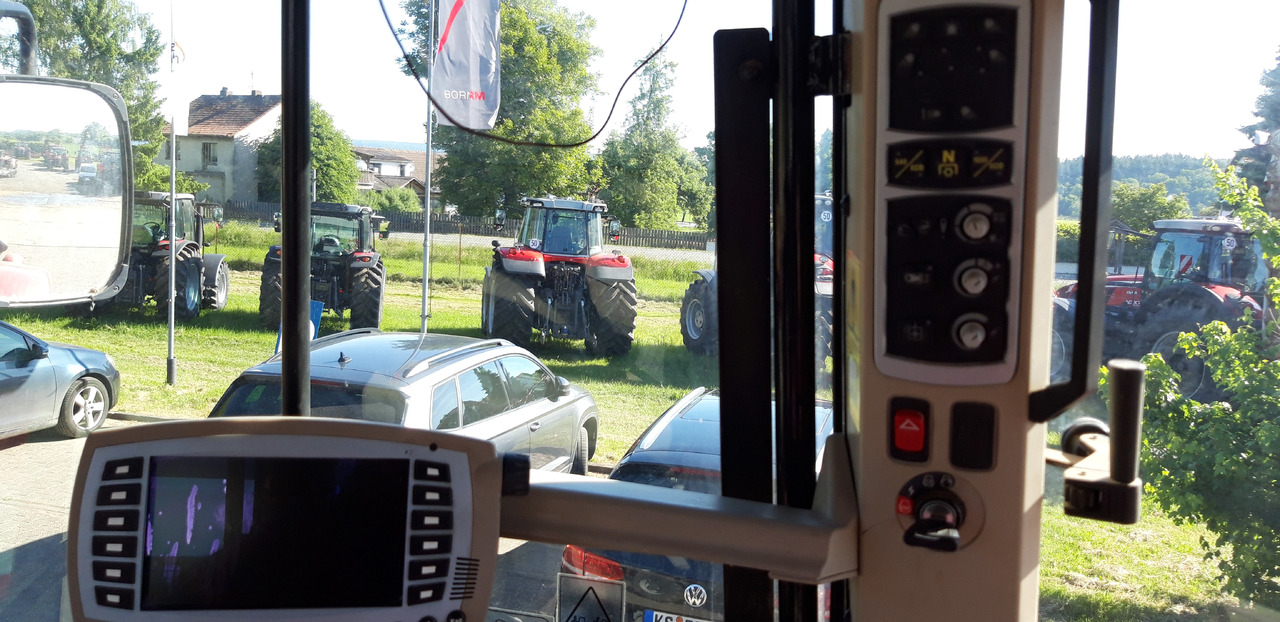 Massey Ferguson 7726 Dyna-6 Efficient - Traktor: obrázok 5 Massey Ferguson 7726 Dyna-6 Efficient - Traktor: obrázok 5