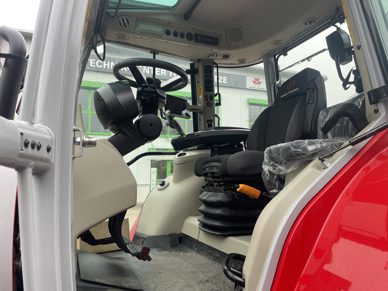 Massey Ferguson 7S.210 Dyna-VT EXCLUSIVE - Traktor: obrázok 4 Massey Ferguson 7S.210 Dyna-VT EXCLUSIVE - Traktor: obrázok 4