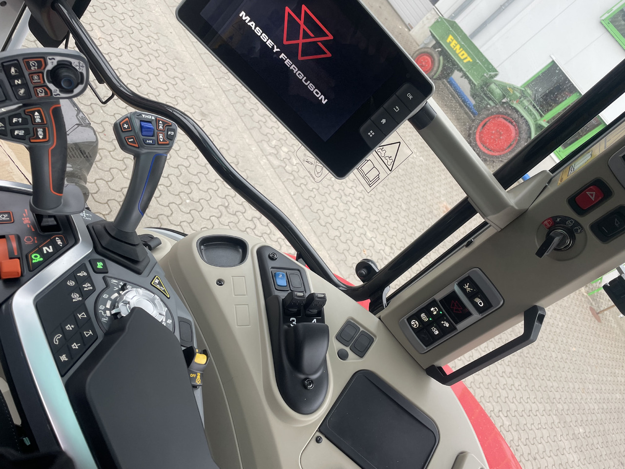 Massey Ferguson 7S.210 Dyna-VT EXCLUSIVE - Traktor: obrázok 3 Massey Ferguson 7S.210 Dyna-VT EXCLUSIVE - Traktor: obrázok 3