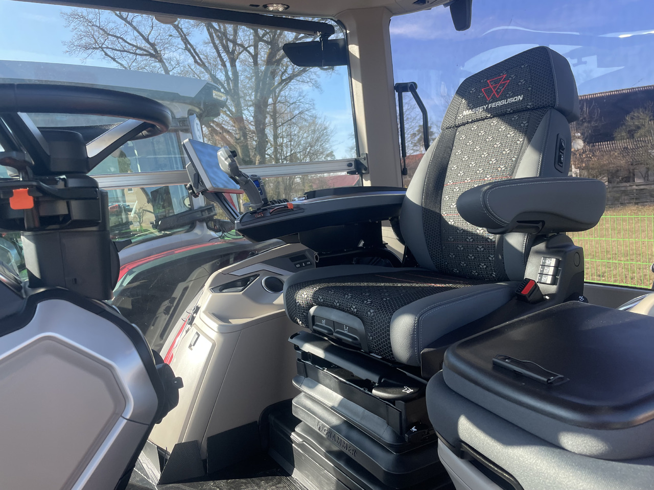 Massey Ferguson 8S.245 Dyna-VT EXCLUSIVE - Traktor: obrázok 4 Massey Ferguson 8S.245 Dyna-VT EXCLUSIVE - Traktor: obrázok 4