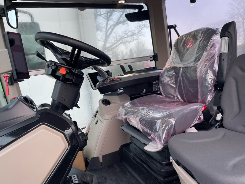 Massey Ferguson 8S.265 Dyna-7 EFFICIENT - Traktor: obrázok 2 Massey Ferguson 8S.265 Dyna-7 EFFICIENT - Traktor: obrázok 2