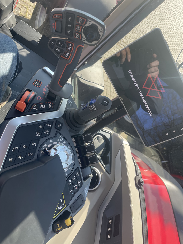 Massey Ferguson 8S.265 Dyna-VT EXCLUSIVE - Traktor: obrázok 3 Massey Ferguson 8S.265 Dyna-VT EXCLUSIVE - Traktor: obrázok 3