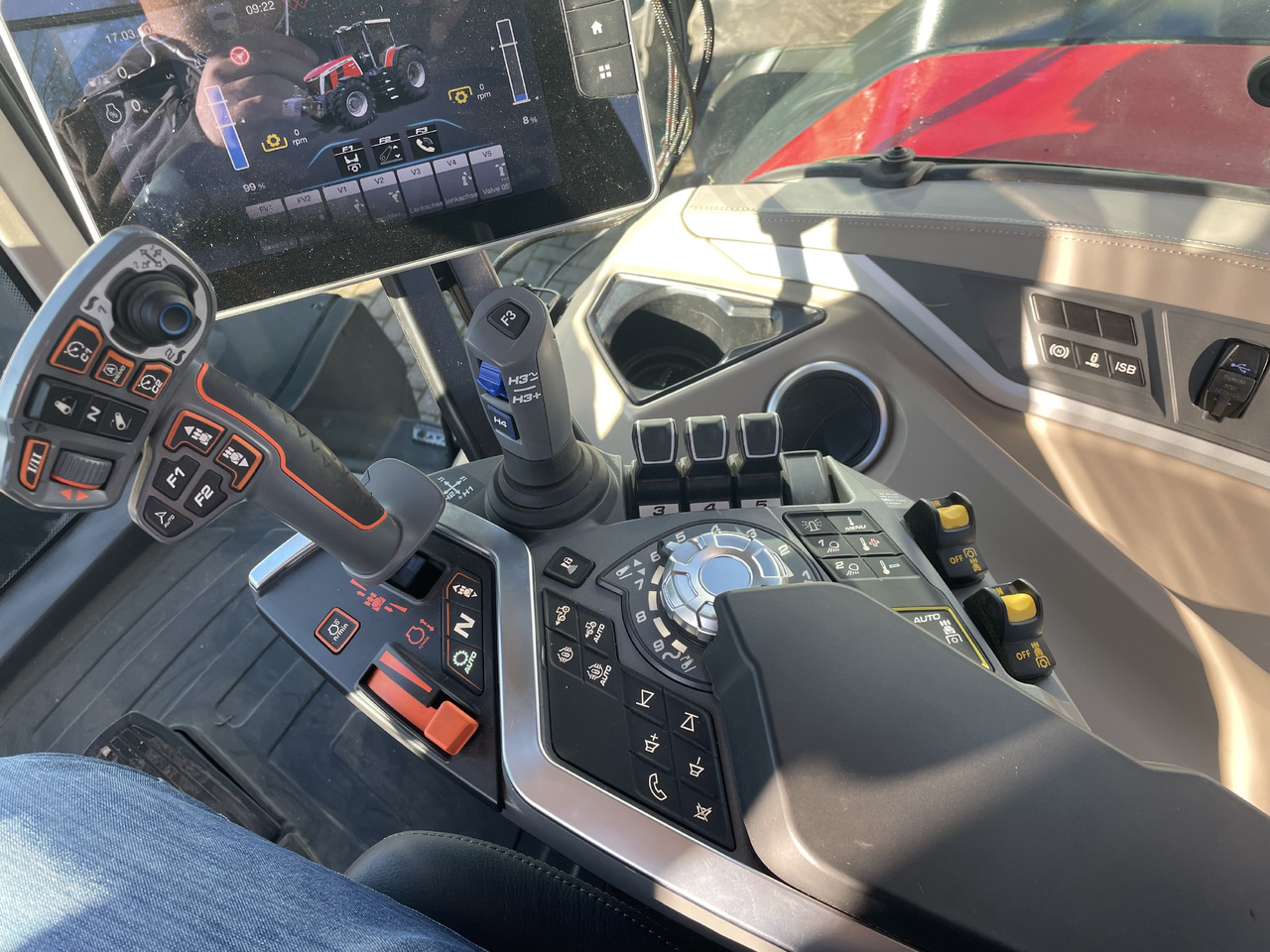 Massey Ferguson 8S.265 Dyna-VT EXCLUSIVE - Traktor: obrázok 4 Massey Ferguson 8S.265 Dyna-VT EXCLUSIVE - Traktor: obrázok 4