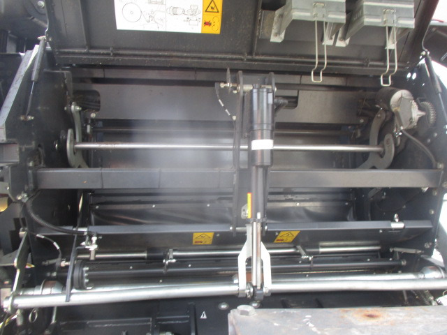 Massey Ferguson MF 716 Press-Wickel-Komb - Stroje na zber krmovín: obrázok 4 Massey Ferguson MF 716 Press-Wickel-Komb - Stroje na zber krmovín: obrázok 4