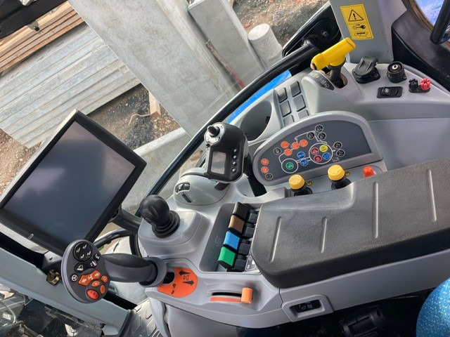 New Holland T7.200 Autocommand - Traktor: obrázok 3 New Holland T7.200 Autocommand - Traktor: obrázok 3