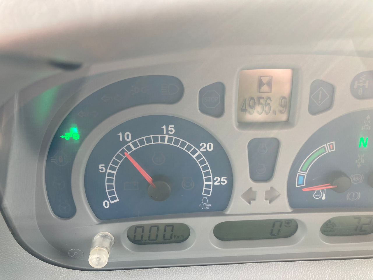 New Holland T7.200 Autocommand - Traktor: obrázok 5 New Holland T7.200 Autocommand - Traktor: obrázok 5