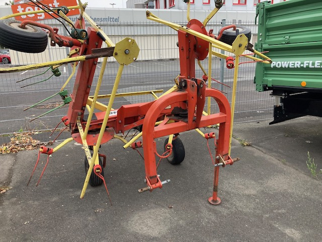 Unifarm CW 4.40 - Obracač sena: obrázok 1 Unifarm CW 4.40 - Obracač sena: obrázok 1