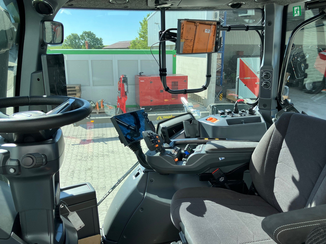 Valtra Q285 - Traktor: obrázok 2 Valtra Q285 - Traktor: obrázok 2