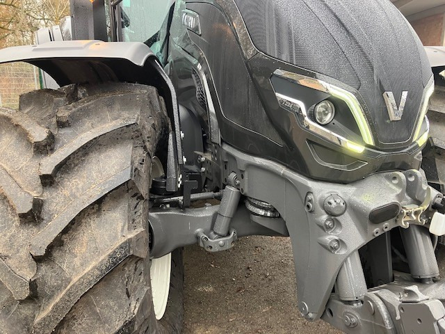 Valtra T235 V 2A1 - Traktor: obrázok 3 Valtra T235 V 2A1 - Traktor: obrázok 3