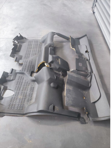 Nissan Floor Mat - Kabína a interiér pre Nákladné auto: obrázok 1 Nissan Floor Mat - Kabína a interiér pre Nákladné auto: obrázok 1