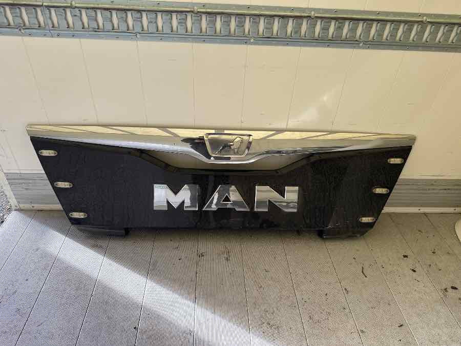 MAN MIDDEL FRONT PANEL 81.61150-6094 - Karoséria a exteriér pre Nákladné auto: obrázok 1 MAN MIDDEL FRONT PANEL 81.61150-6094 - Karoséria a exteriér pre Nákladné auto: obrázok 1
