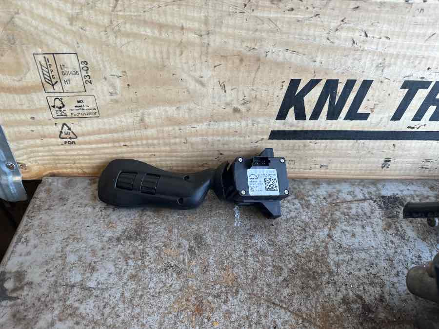 MAN STEERING SWITCH 81.25509-0207 - Kabína a interiér pre Nákladné auto: obrázok 2 MAN STEERING SWITCH 81.25509-0207 - Kabína a interiér pre Nákladné auto: obrázok 2