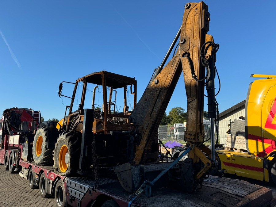 TEREX 980 4X4 // BURNED - Rýpadlo-nakladač: obrázok 2 TEREX 980 4X4 // BURNED - Rýpadlo-nakladač: obrázok 2