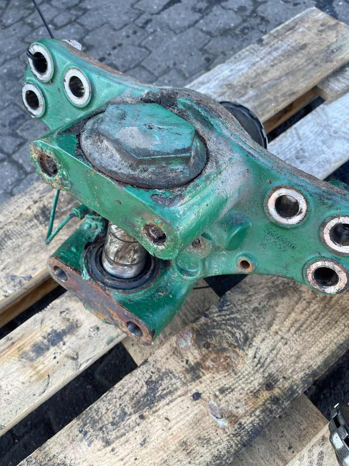 VOLVO STEERING KNUCKLE 21700330 - Tehlica pre Nákladné auto: obrázok 1 VOLVO STEERING KNUCKLE 21700330 - Tehlica pre Nákladné auto: obrázok 1