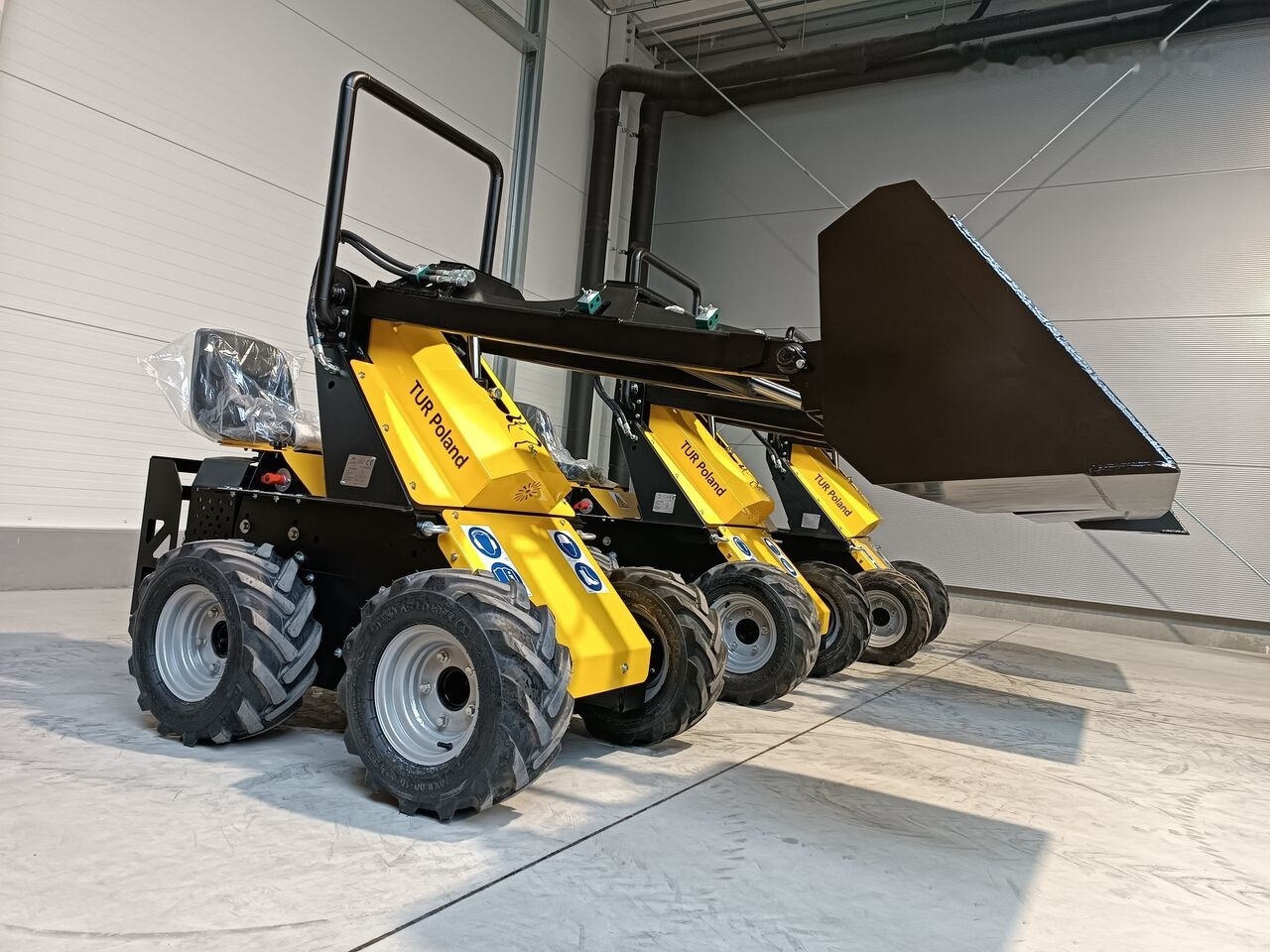 Tur Poland N520 Miniradlader Mini Hoflader Mini Lader - Šmykom riadený nakladač: obrázok 3 Tur Poland N520 Miniradlader Mini Hoflader Mini Lader - Šmykom riadený nakladač: obrázok 3