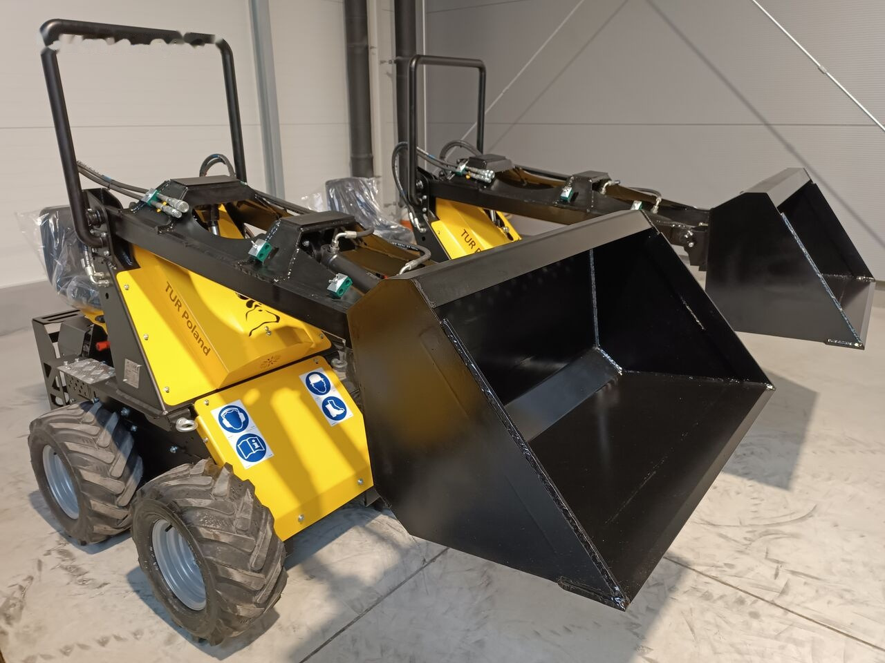 Tur Poland Radlader Mini loader Mini Hoflader N 520 - Šmykom riadený nakladač: obrázok 4 Tur Poland Radlader Mini loader Mini Hoflader N 520 - Šmykom riadený nakladač: obrázok 4