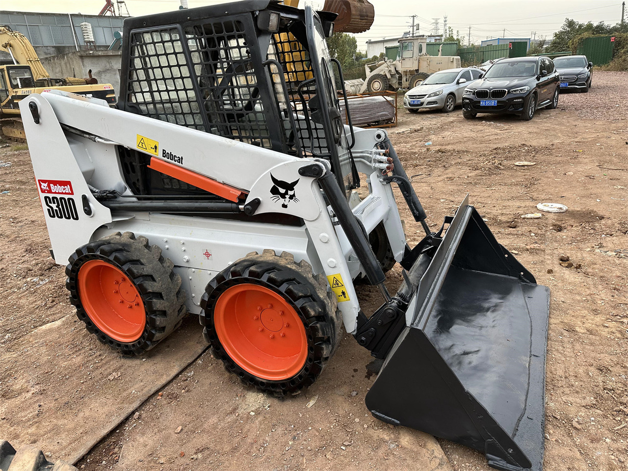 BOBCAT S300 - Šmykom riadený nakladač: obrázok 1 BOBCAT S300 - Šmykom riadený nakladač: obrázok 1