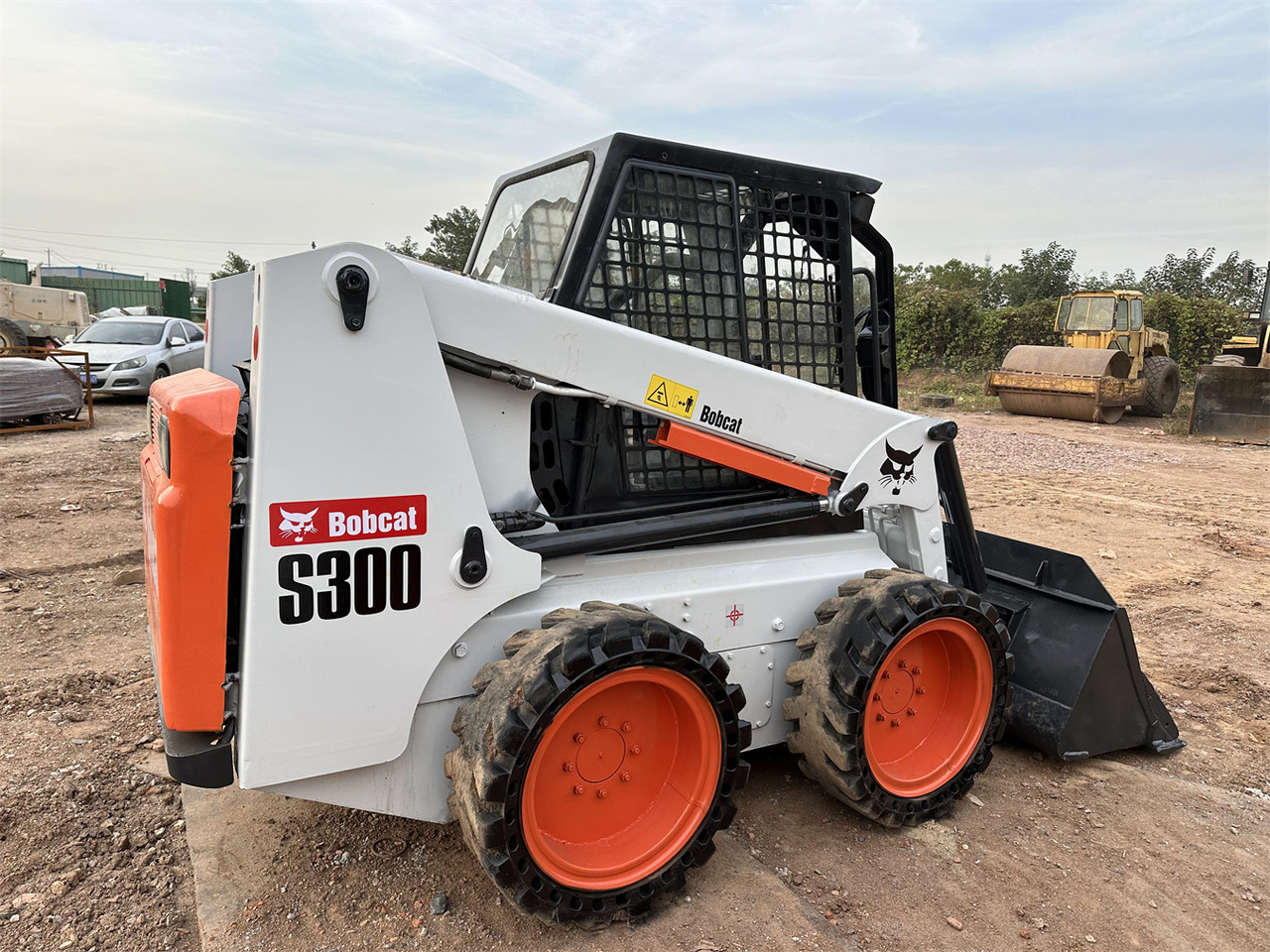 BOBCAT S300 - Šmykom riadený nakladač: obrázok 4 BOBCAT S300 - Šmykom riadený nakladač: obrázok 4