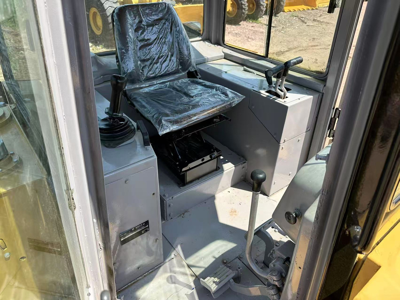 CAT D6G bulldozer - Buldozér: obrázok 5 CAT D6G bulldozer - Buldozér: obrázok 5